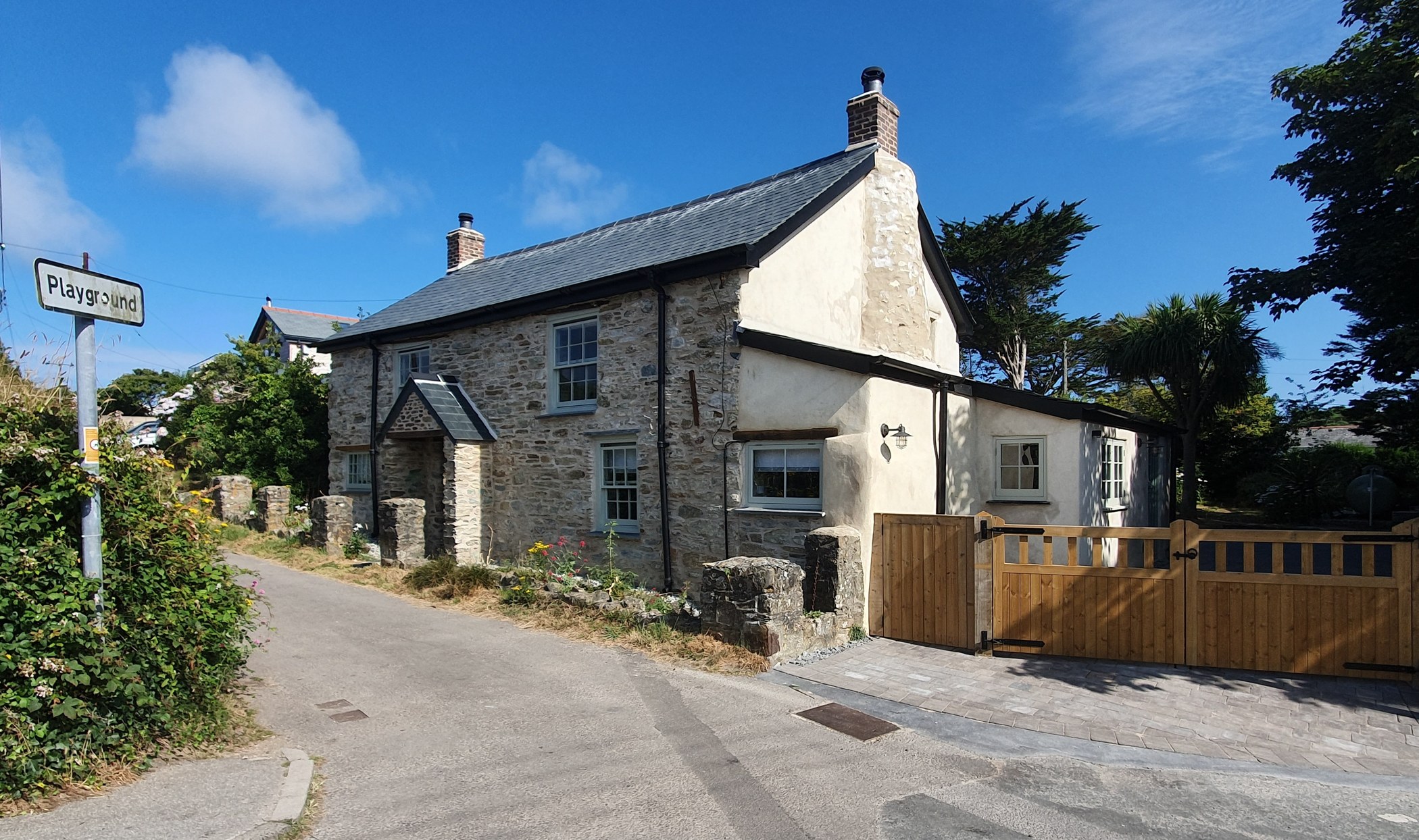 Granite cottage with a slate roof at Wheal Kitty, St Agnes